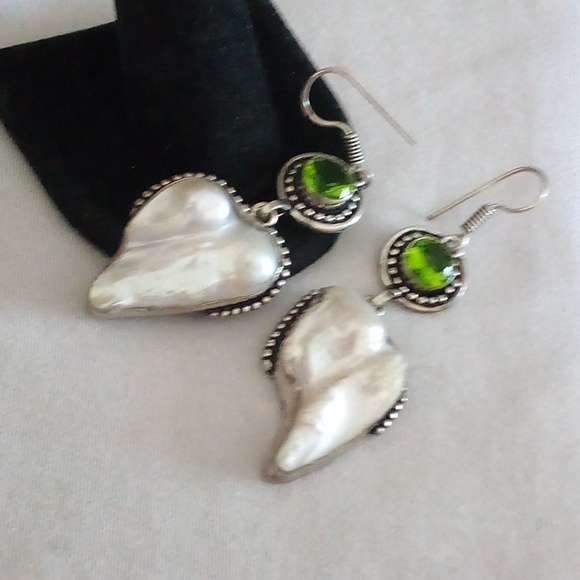 Vintage natural baroque pearl and peridot dangles 🤗 - Picture 5 of 6